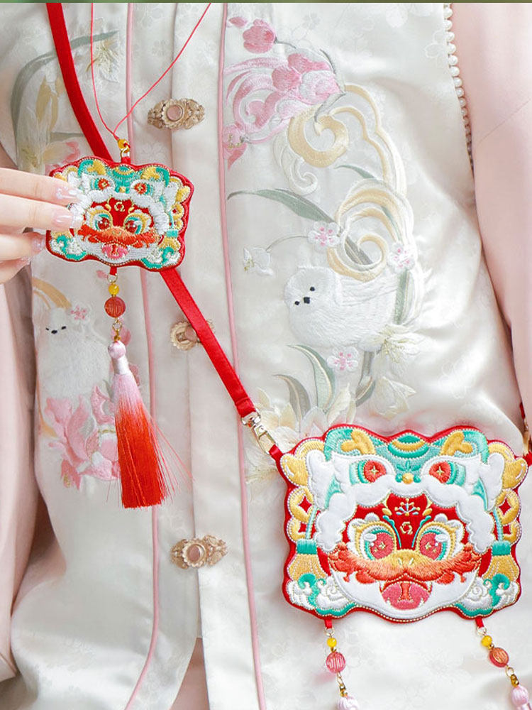 YEAR OF THE SNAKE SPRING FESTIVAL SACHET PENDANT ANTIQUE EMBROIDERY SACHET EMPTY BAG HANFU FORBIDDEN STEP ACCESSORIES HALTERNECK PURSE SPECIAL-SHAPED SACHET