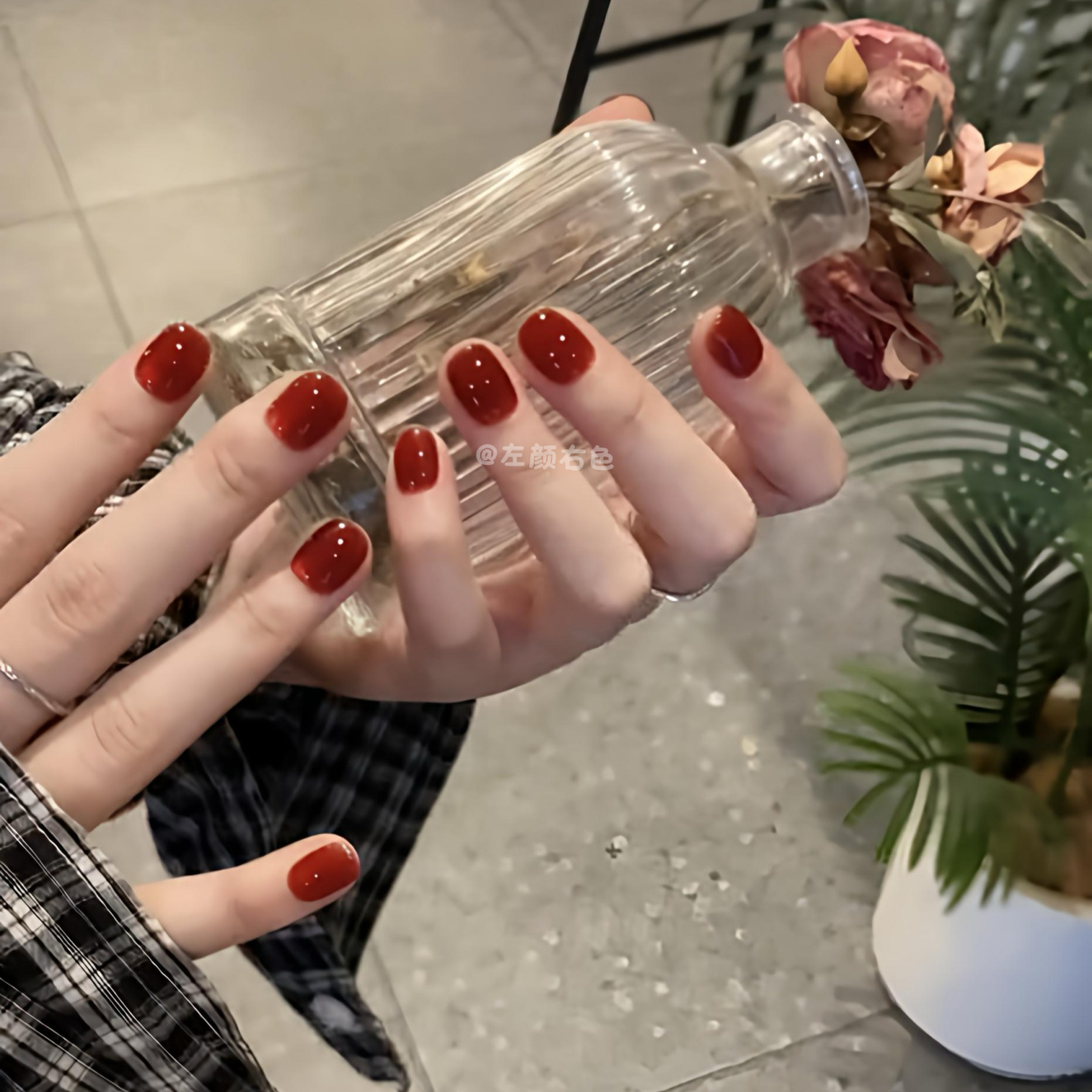 手工穿戴甲2025新款酒红色玻璃珠猫眼美甲新娘婚礼气质显白指甲贴