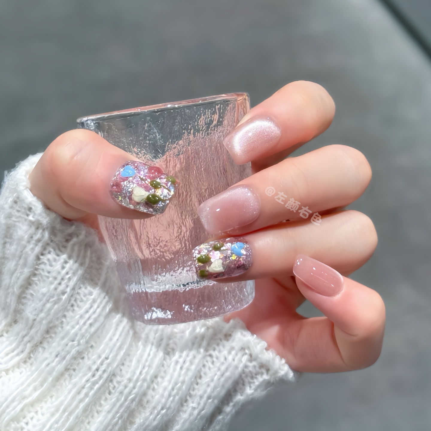 手工穿戴甲2025新款手绘立体花朵粉嫩猫眼美甲新娘婚礼显白指甲贴