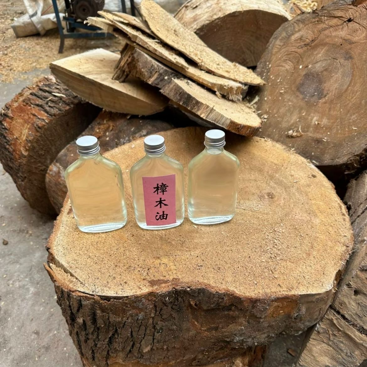 云南正宗樟木油无添加正品云南老樟根古法蒸馏