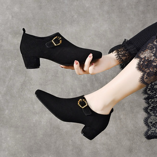 尖头深口单鞋女2025秋冬魔术贴方扣粗跟中跟复古皮鞋小众个性女鞋