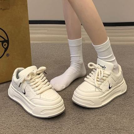 厚底增高小白鞋女款2024新款春季爆款女鞋子百搭运动休闲皮面板