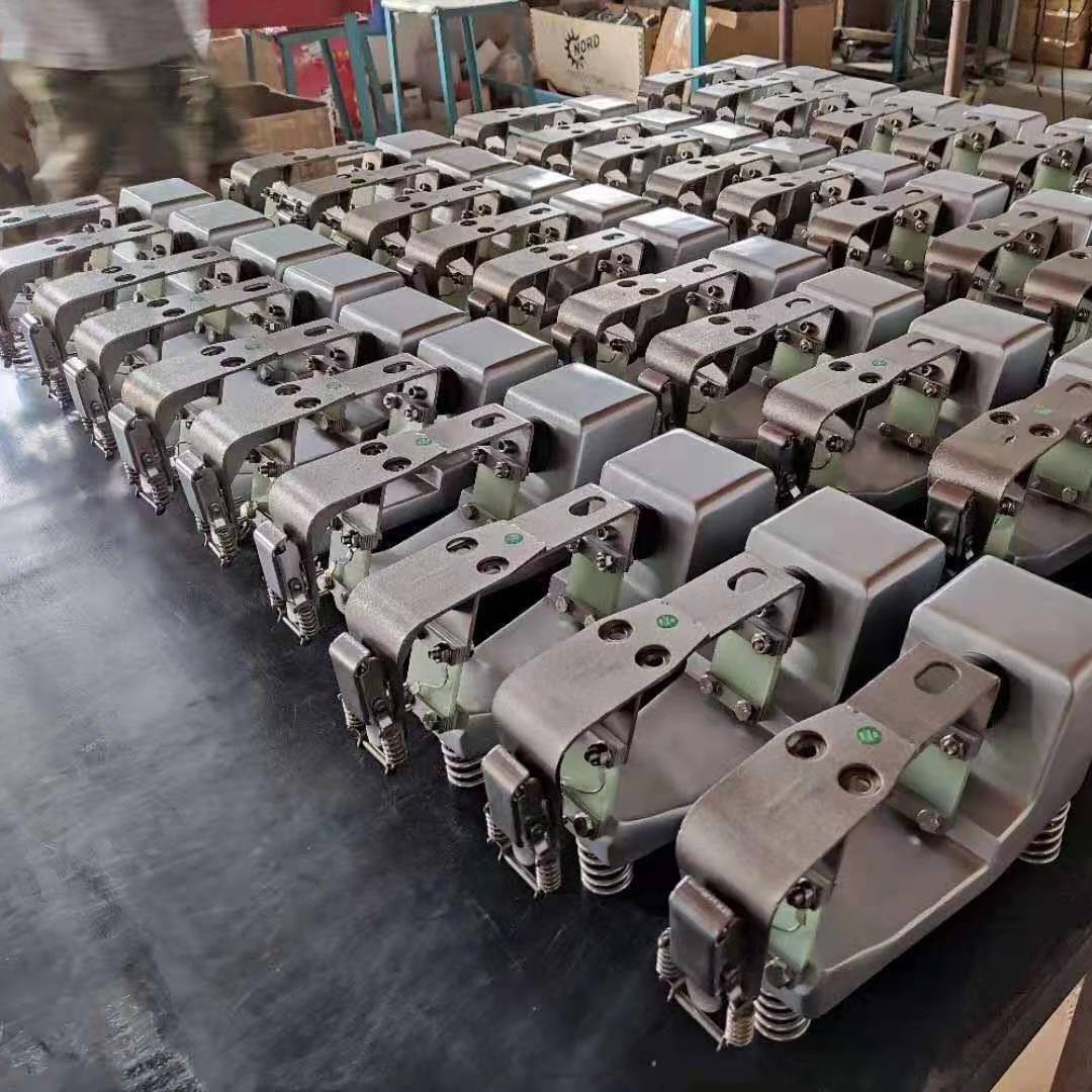 德森卫电磁给料机220V色选机振动器直振器底座防尘直线送料布料器