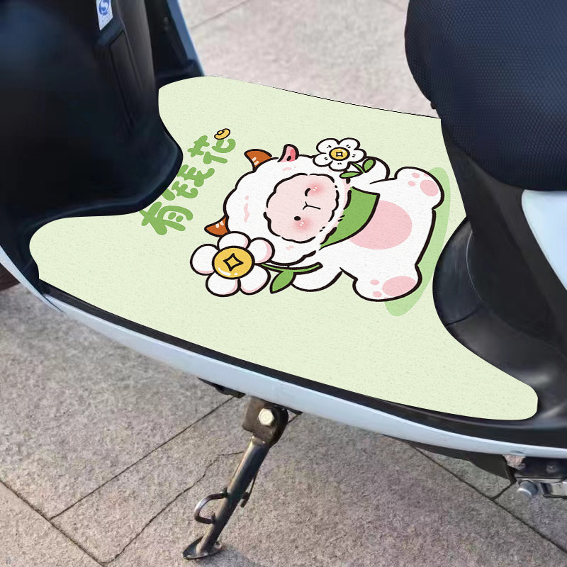 可爱卡通电瓶车脚踩垫耐磨防滑丝圈脚垫通用车型防水踏板垫子加厚