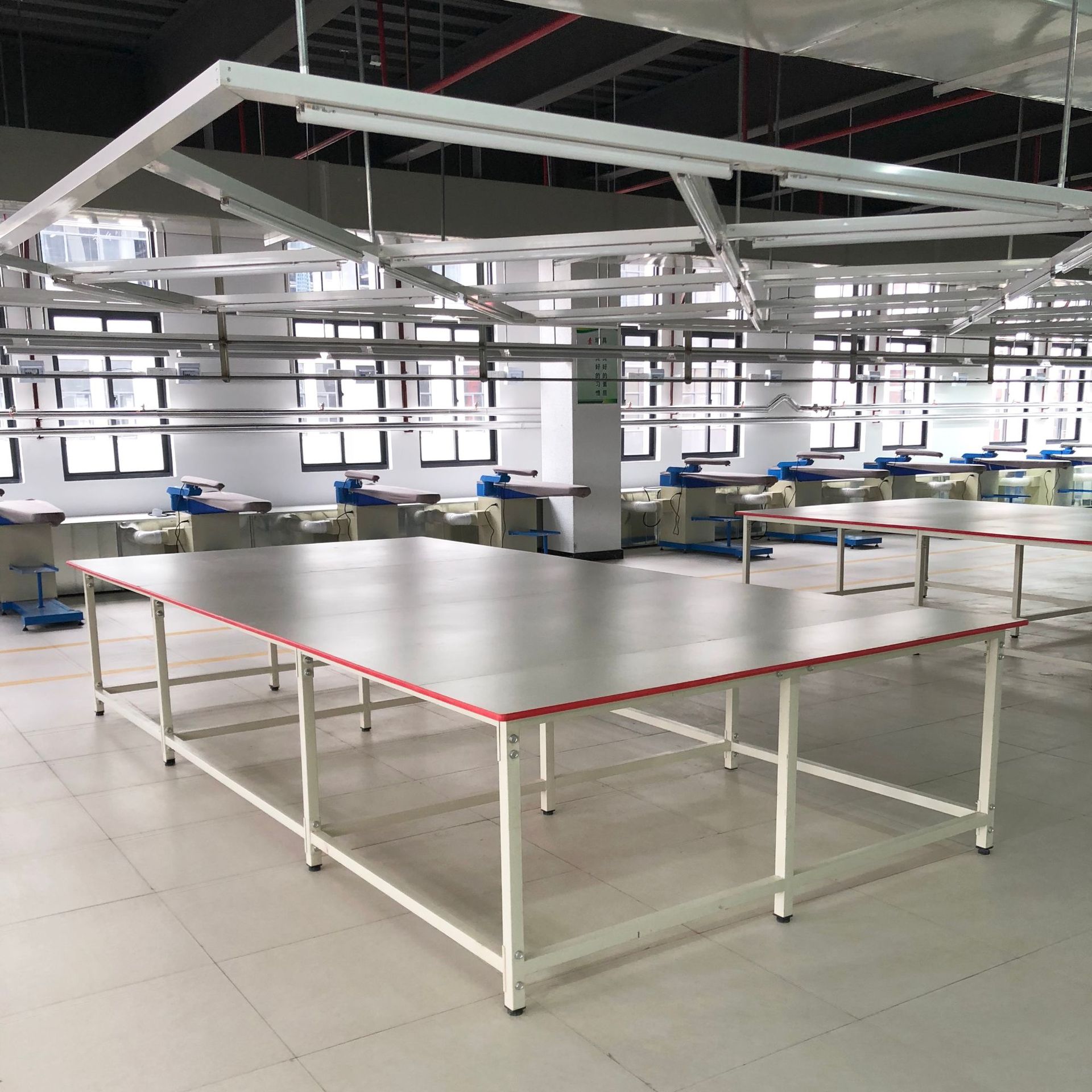 工厂耐磨耐用防火美观美耐板分包台验片桌捆包桌分片桌