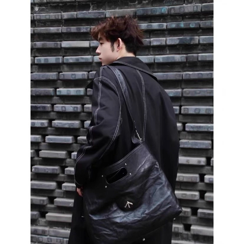 带标一个箭头包乐黑石植鞣褶皱牛皮大容量通勤公文包手提斜挎包