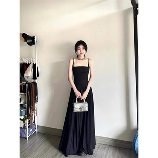 赫本温柔风海边度假超好 商场同款 感黑色吊带连衣裙女夏季 法式