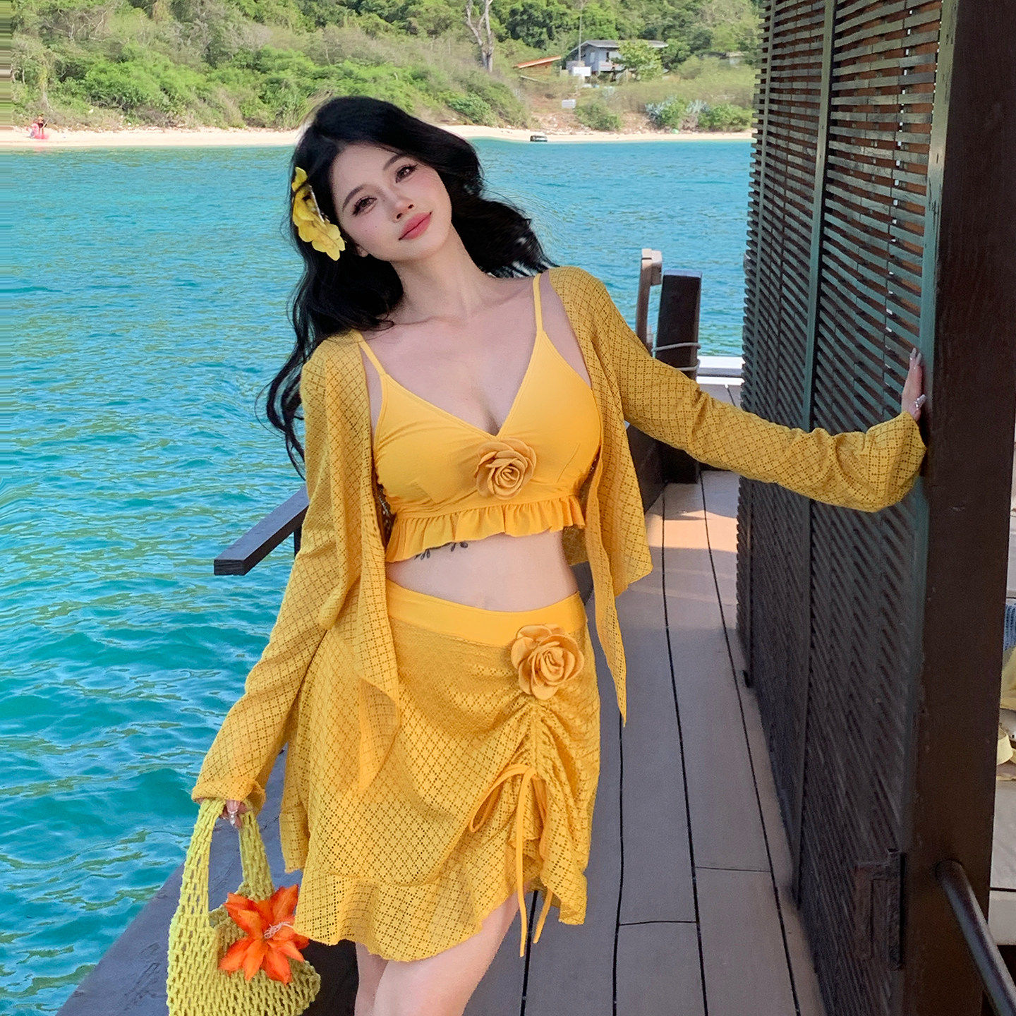 新款度假风黄色分体泳衣女大码比基尼三件套海边性感显白防晒泳装