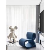 斯堪 纳维亚设计师异形切出8字形靠背椅玻璃纤维休闲椅弯曲椅样