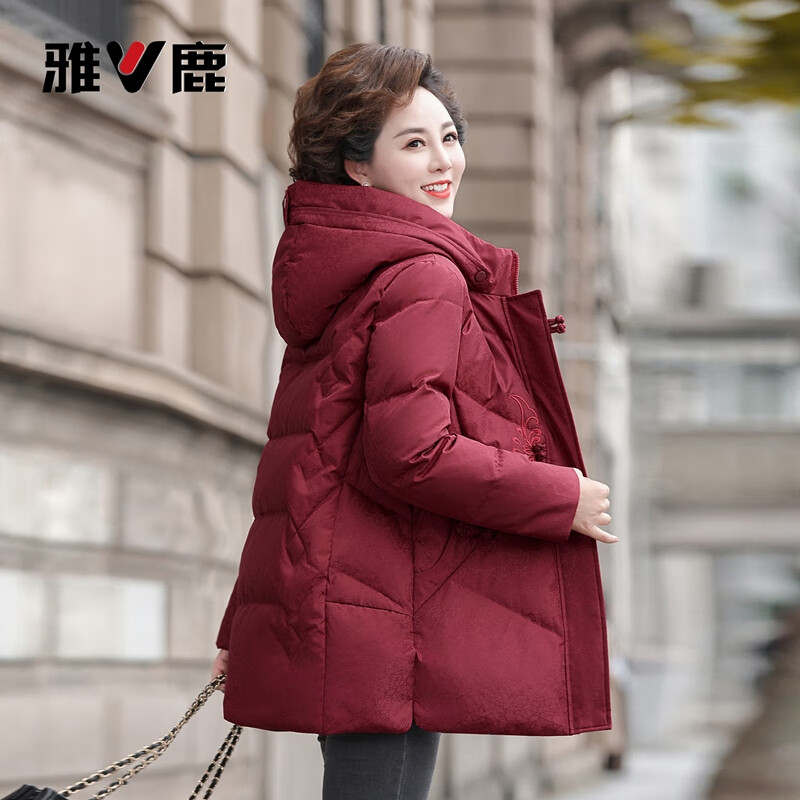 雅鹿中老年羽绒服女2026冬季新款小个子上衣服时尚妈妈装保暖外套
