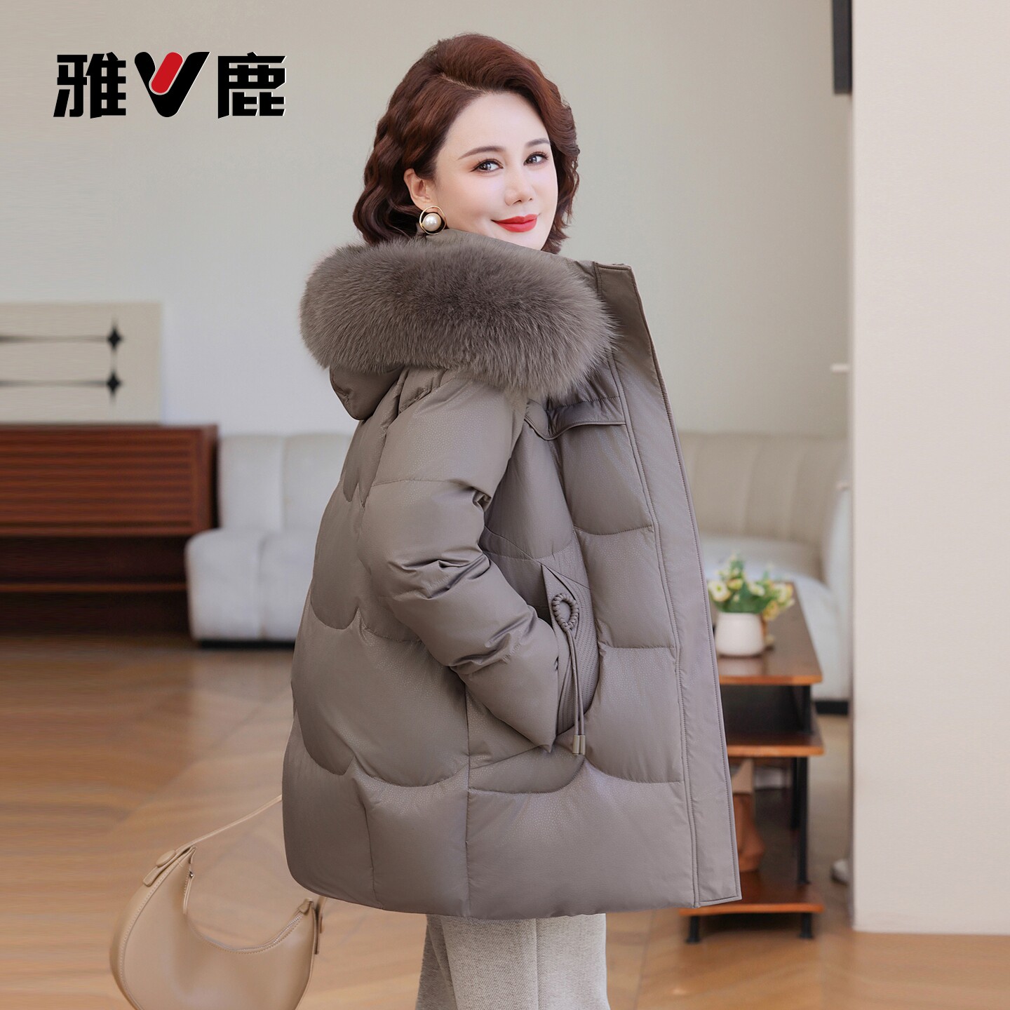 雅鹿妈妈装中长款羽绒服女2026新款毛领防寒服上衣中老年冬装外套