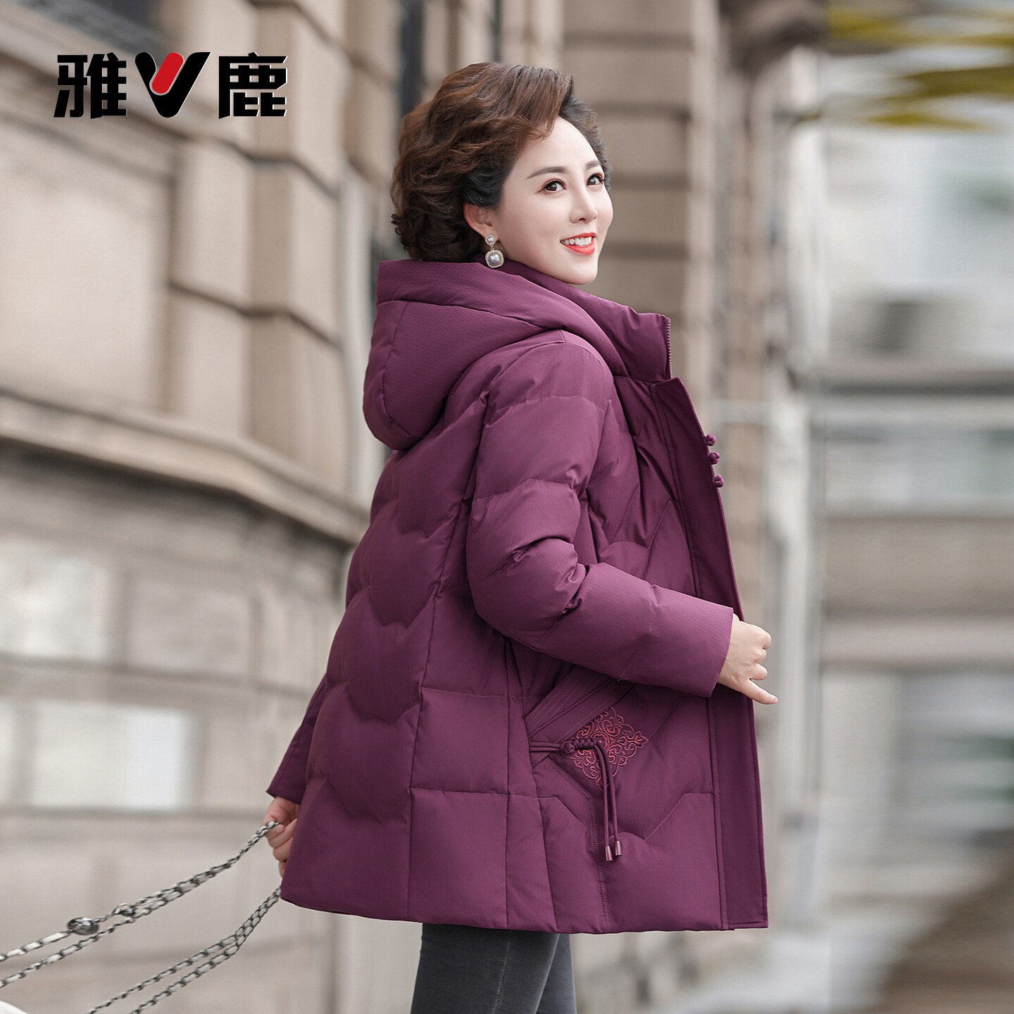 雅鹿妈妈装羽绒服女2026冬季新款上衣服中老年女装保暖中长款外套