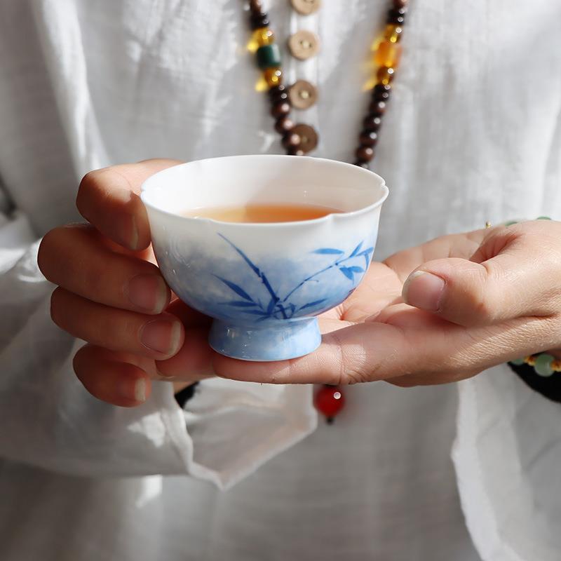 新款德化白瓷手绘竹茶杯陶瓷功夫茶品茗杯花瓣型主人杯单杯大茶盏