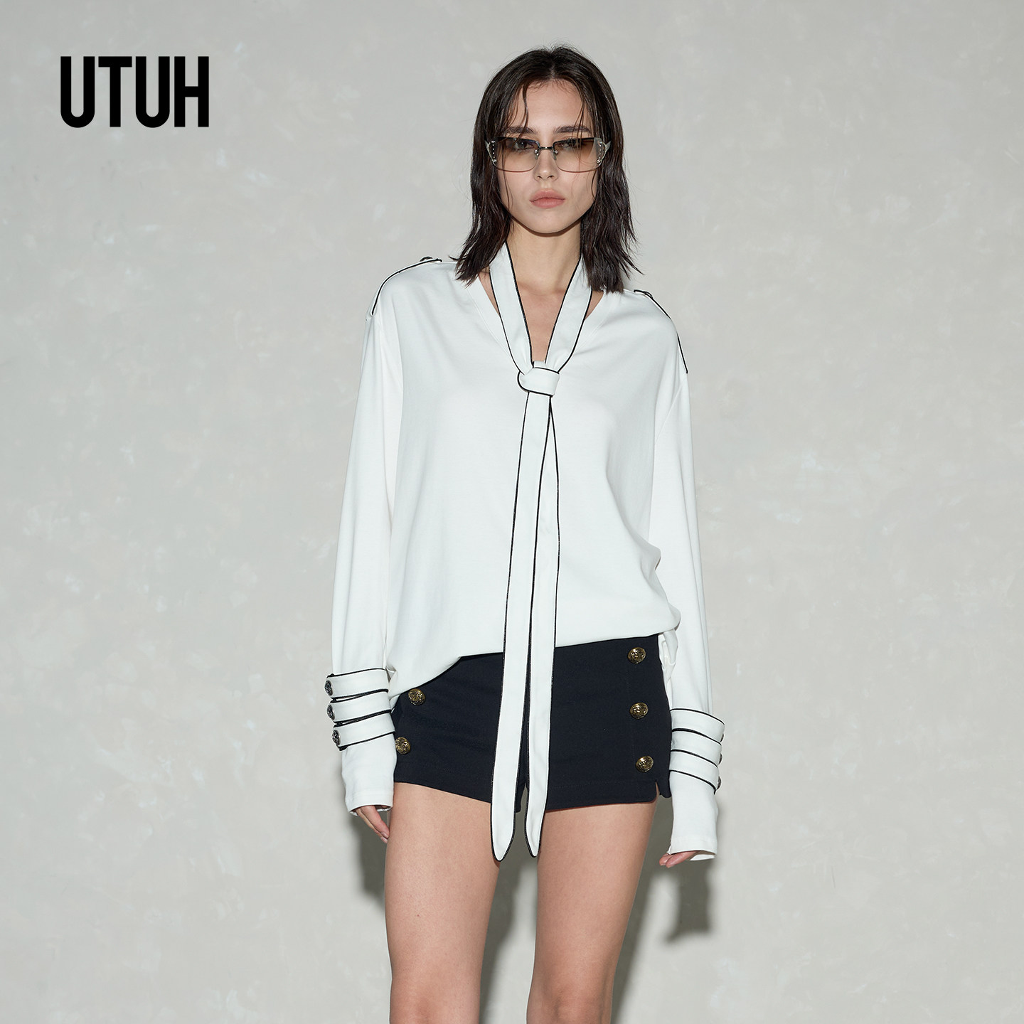 UTUH26春新白色V领立体肩章袖上衣女长袖t恤配飘带TLWLS1N536