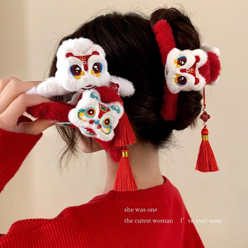 新年红色醒狮毛绒流苏飘带发夹女后脑勺蛇年盘发抓夹鲨鱼夹子头饰图片