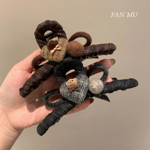 小熊爱心咖色格纹抓夹女2025新款高级感大号鲨鱼夹盘发夹子发饰秋