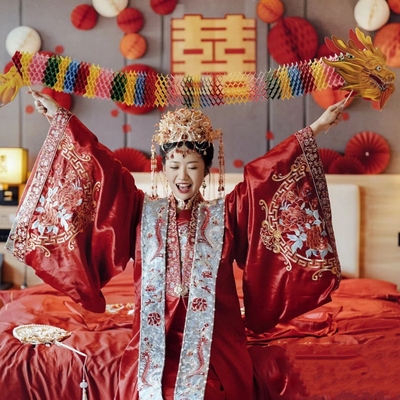 极速婚礼晨袍纸龙拍照道具接亲游C戏创意新娘手持剪纸舞龙结婚用