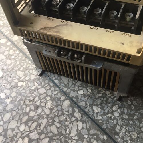 极速议价安川变频器l,VU2A0069FAA,用主板试上电报OPE01