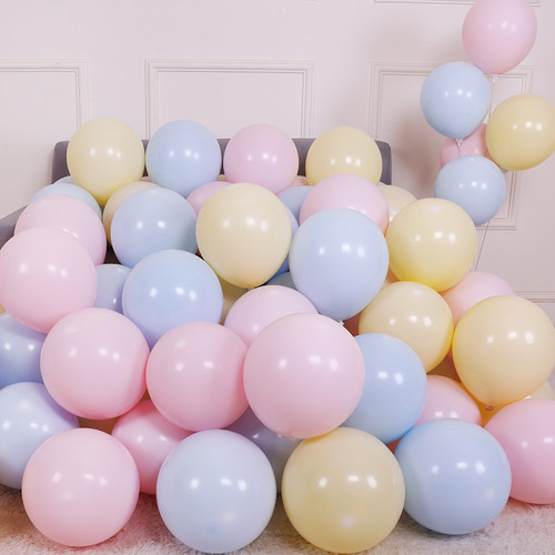 极速Balbloon balloons decorate the scene set the birthday pa