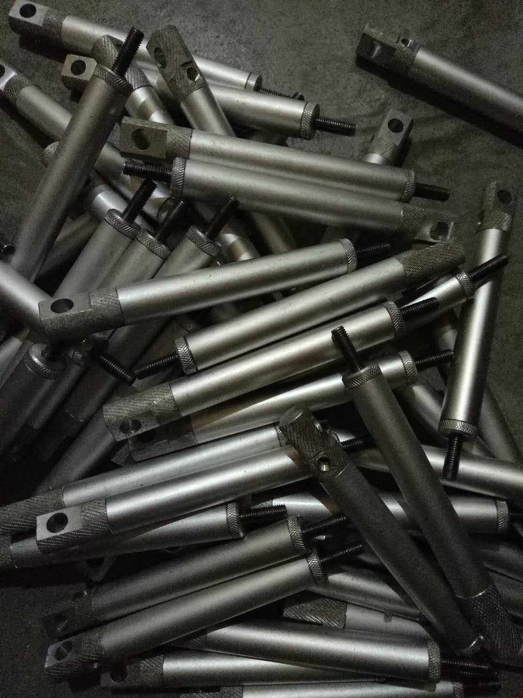 上海序达举升机  上海骑士达四柱举升机专用小气缸专用原厂配件图片