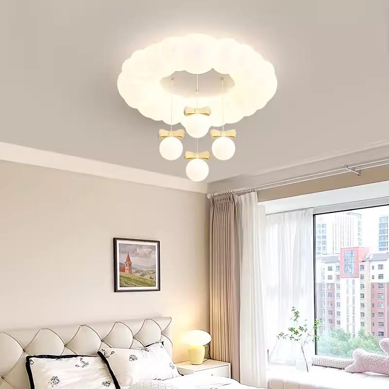 2024年新款蝴蝶结吊球奶油风泡泡卧室吸顶灯花朵全光谱儿童房间灯