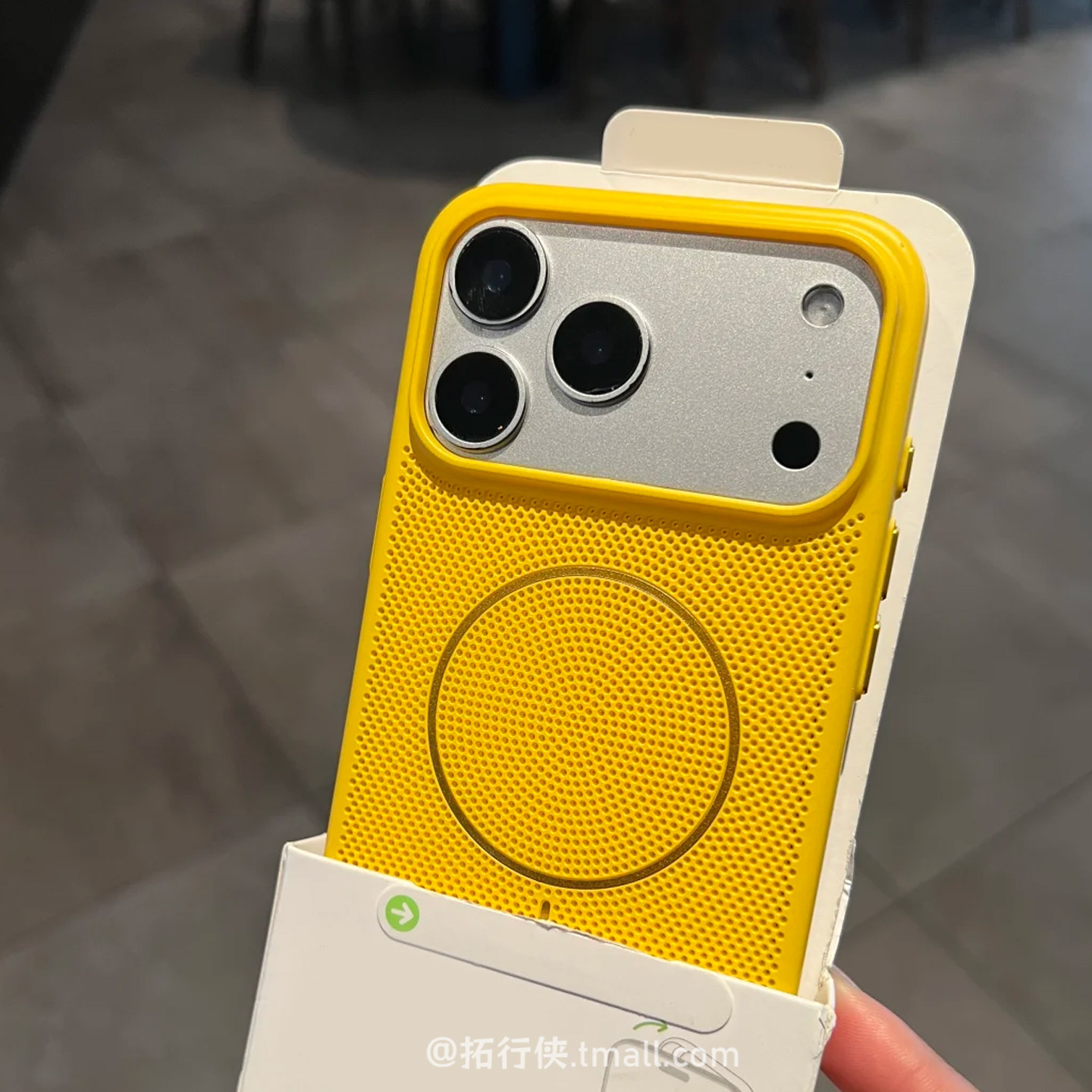 闪电黄【镂空散热网孔】适用iPhone苹果17pro手机壳小米17promax超薄Magsafe磁吸充电硬壳16金属按键5抗指纹4