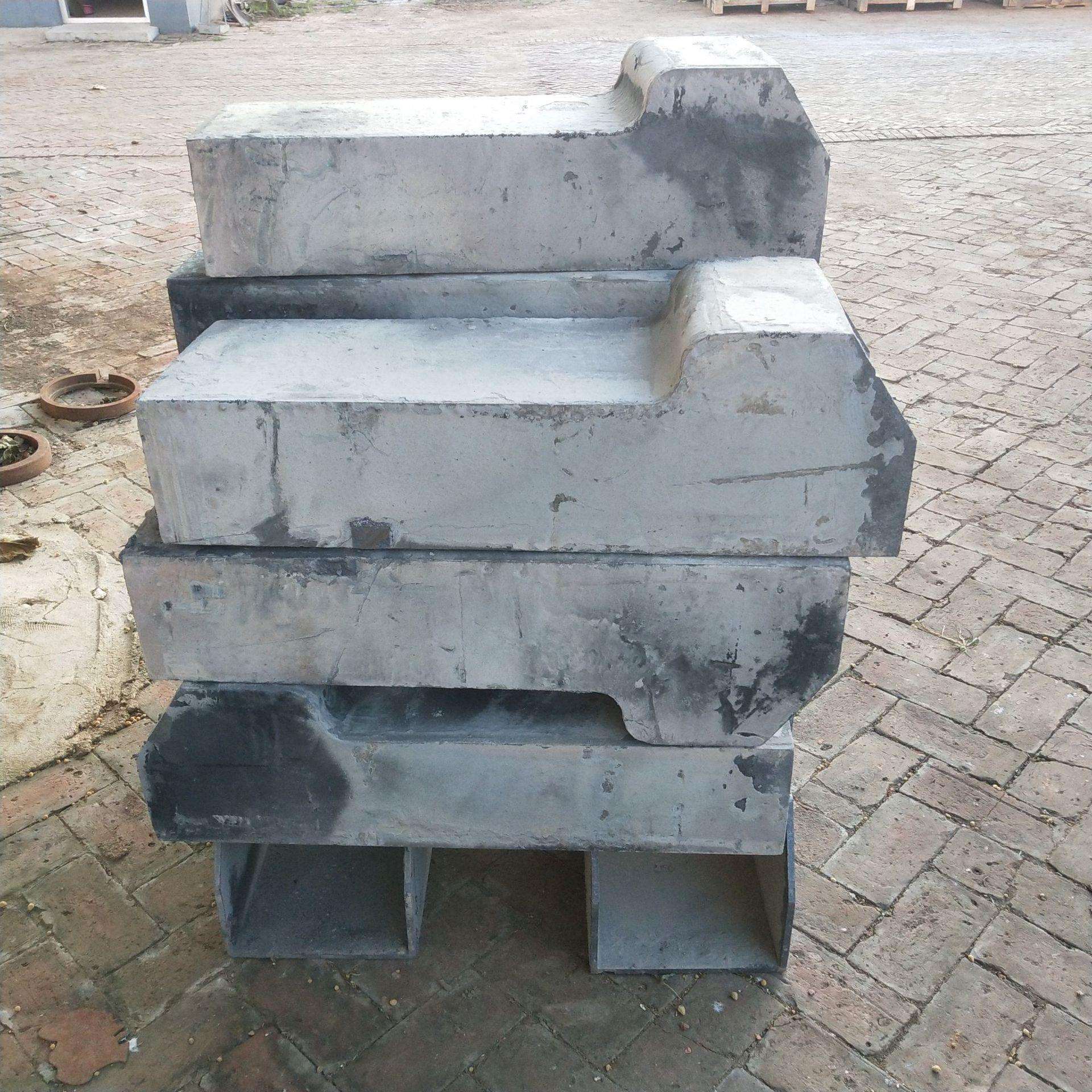 生产桥梁铸铁泄水管矩形泄水管铸铁雨水斗铸铁篦子底座