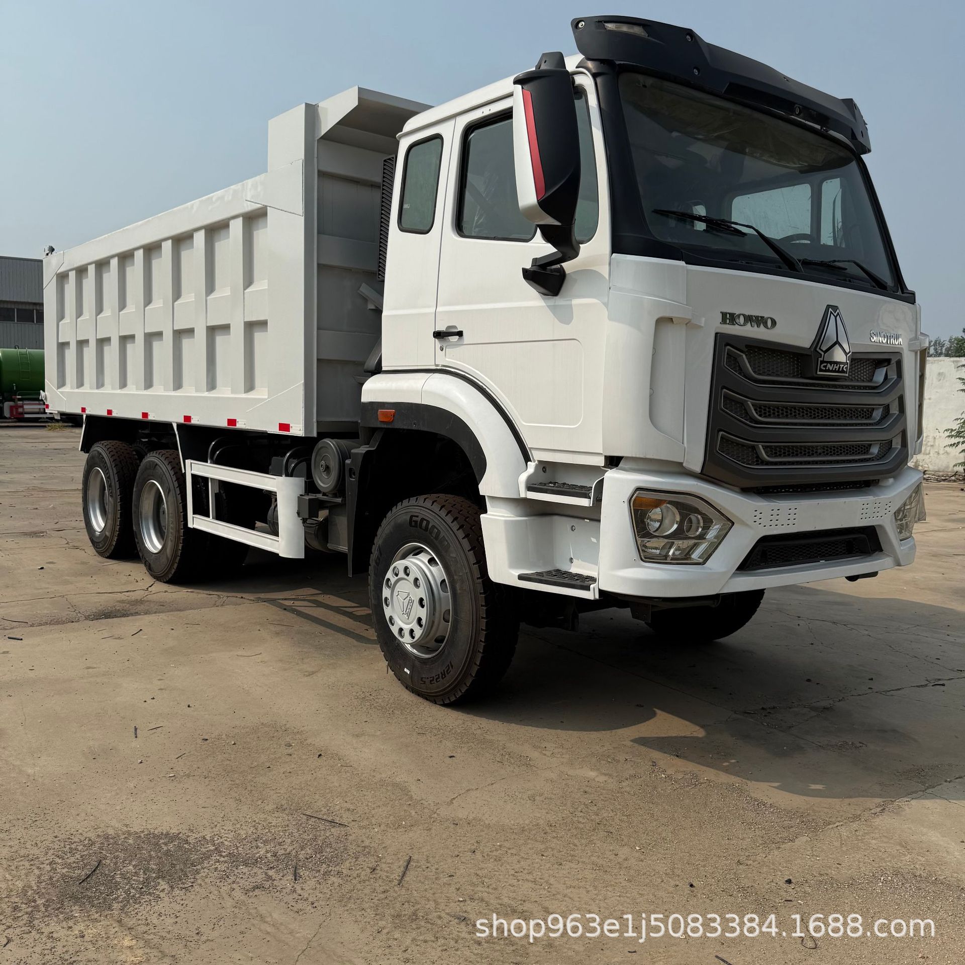 外贸前四后八350马力翻斗货车