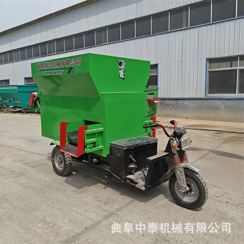 柴油七方撒料车青贮饲草料喂草车左右出饲草料用青饲料电动投料车