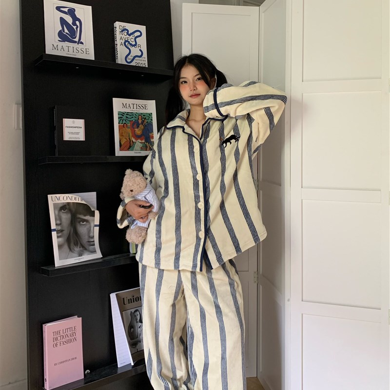 条纹小翻领长袖法兰绒睡衣女冬季2024新款大码加厚加绒家居服套装
