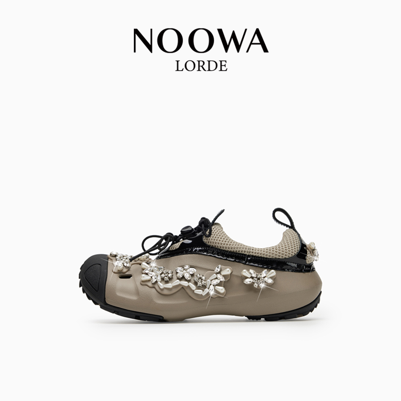 NOOWA设计师洞洞鞋女2025夏新款手工珍珠软底休闲时尚联名款