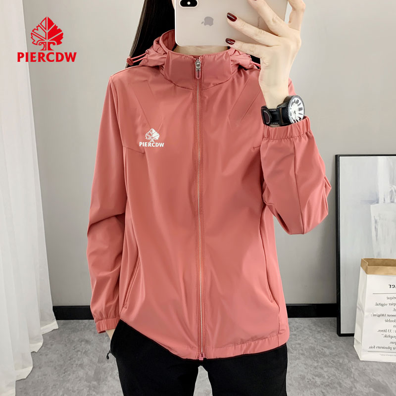 帕瑞萨/PIERCDW品牌秋季新款弹力冲锋衣女装户外登山服中老年外套