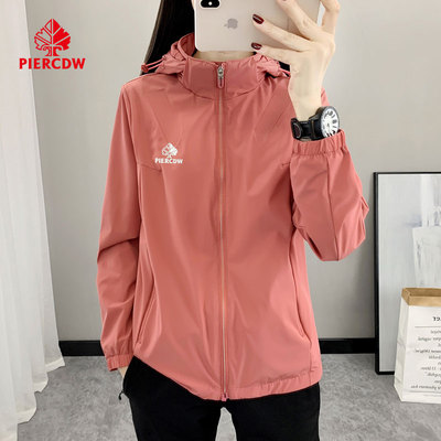 帕瑞萨/PIERCDW品牌秋季新款弹力冲锋衣女装户外登山服中老年外套