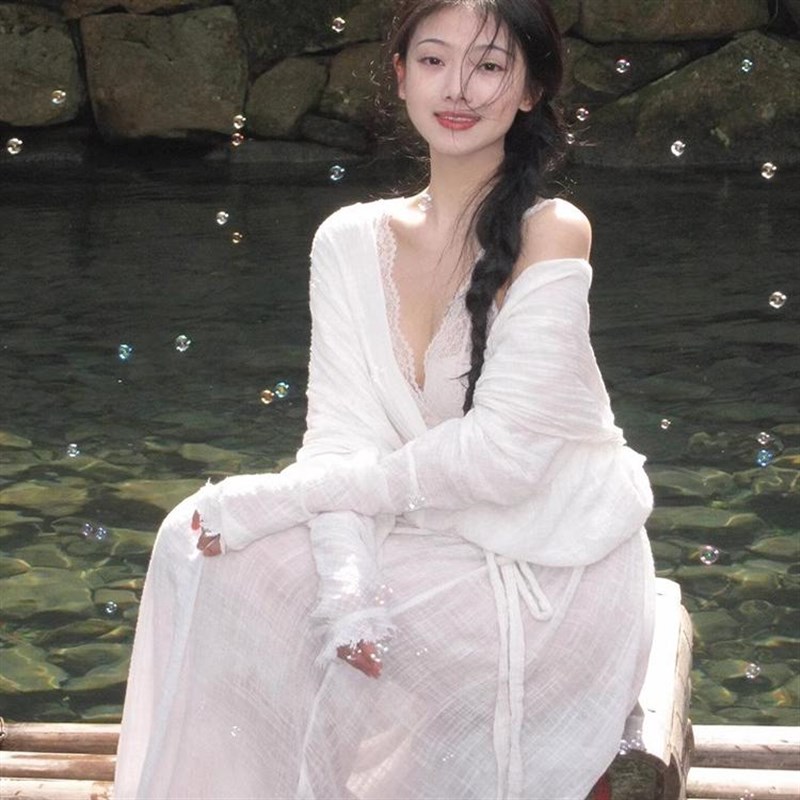 新中式国风温柔白色高级感海边度假氛围感影楼仙气长袖晨袍连衣裙
