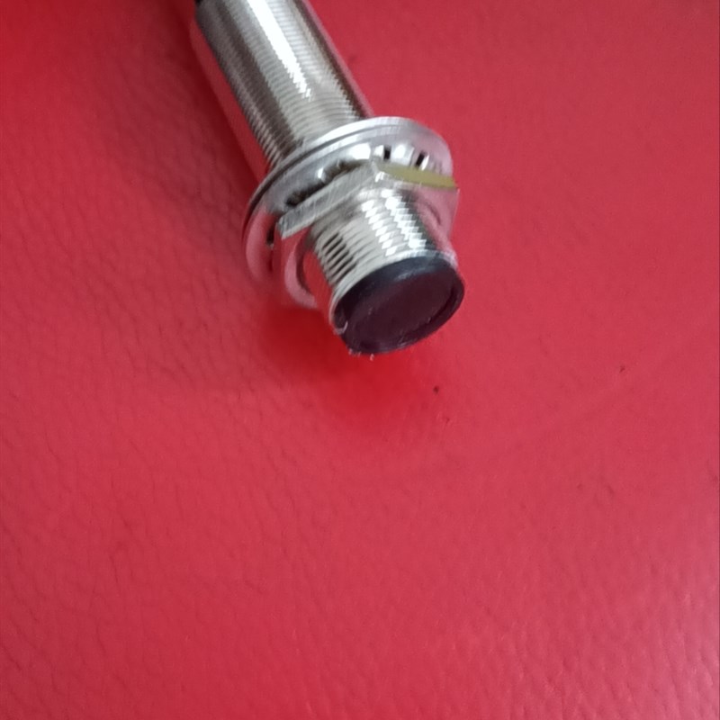 漫反射光电开关远距离红外线感应传感器0-3米直流三线NPN常开24v