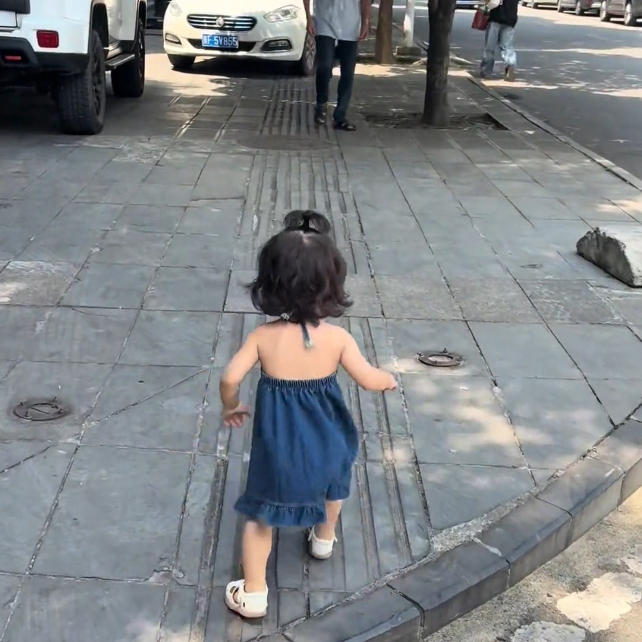 可爱新款清凉露背沙滩裙系带挂脖吊带裙女童夏季连衣裙薄款牛仔裙