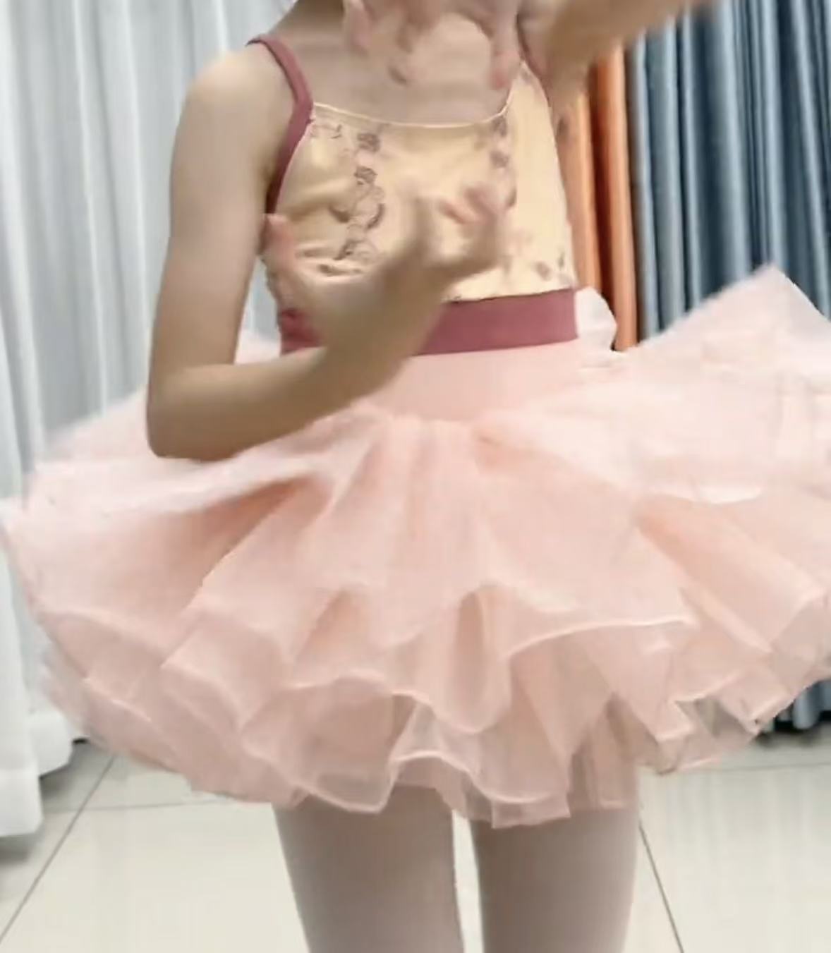 儿童舞蹈服女童吊带连衣裙芭蕾舞裙蓬蓬裙演出服练功服表演服