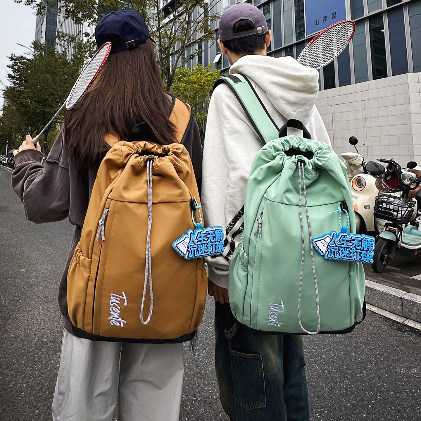 大容量运动户外双肩背包