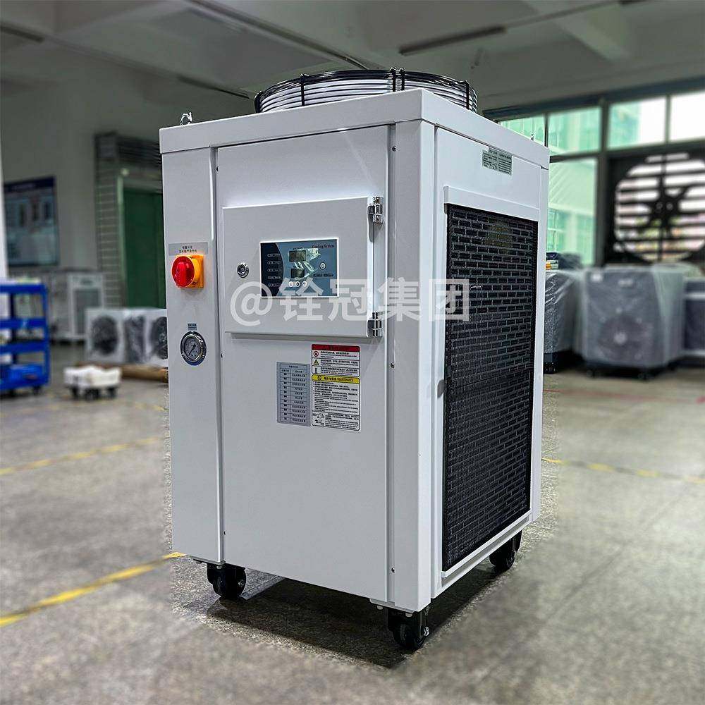 带水箱恒温冷水机激光冷水机低能耗工业制冷设备制冷量5.2KW