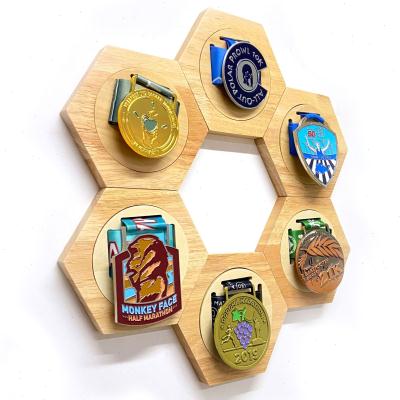 极速现货蜂巢组合奖牌展q示架 六边形木质奖牌挂架 壁挂奖牌收纳