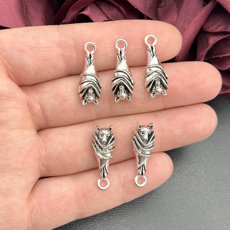 新品5pcs 3fD Gothic Hanging Bat Charm Cute Realistic Bat Cha