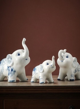 陶瓷小摆件工艺品招财大象一对新中式青花瓷家居客厅电视酒柜装饰