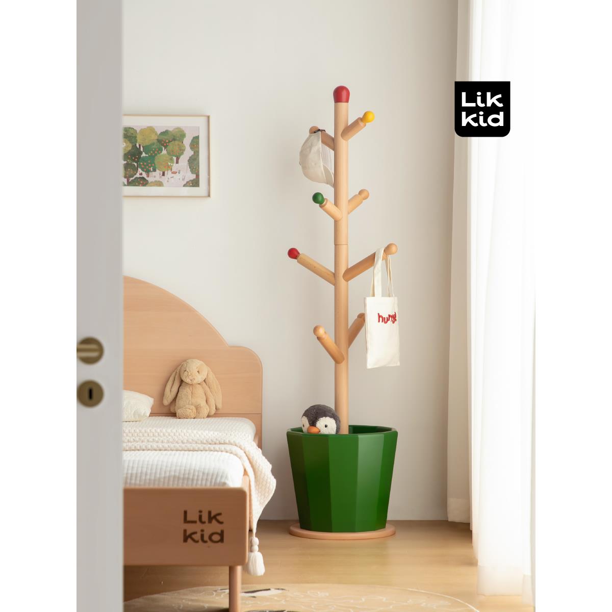 LIKKID儿童衣帽架实木落地衣架小孩卧室实木可爱创意床边挂包架