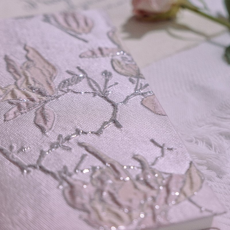 躲在耳里时音北欧高级粉银丝A5工作日记本笔记本硬面本书衣手账