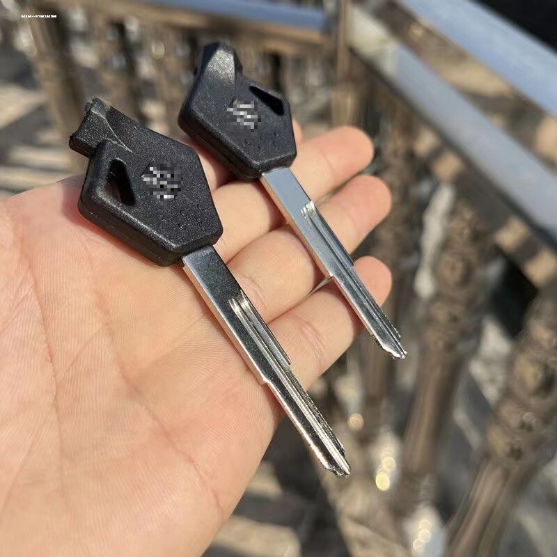 适用铃木丽至轻骑优友UY125 UU小海豚带磁石 改装摩托车钥匙胚/柄