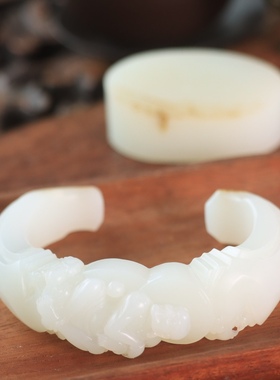 和田玉老坑籽料洒金皮雕花镯镯芯