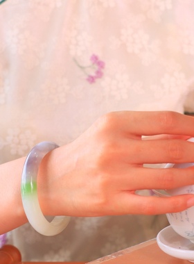 新疆和田玉翠紫三彩玉镯籽料正圈