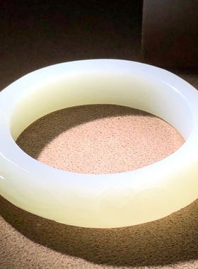 天然玉石脂白新疆和田玉女款手镯