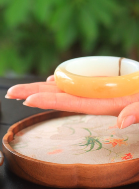 正宗新疆和田玉且末糖白玉手镯女