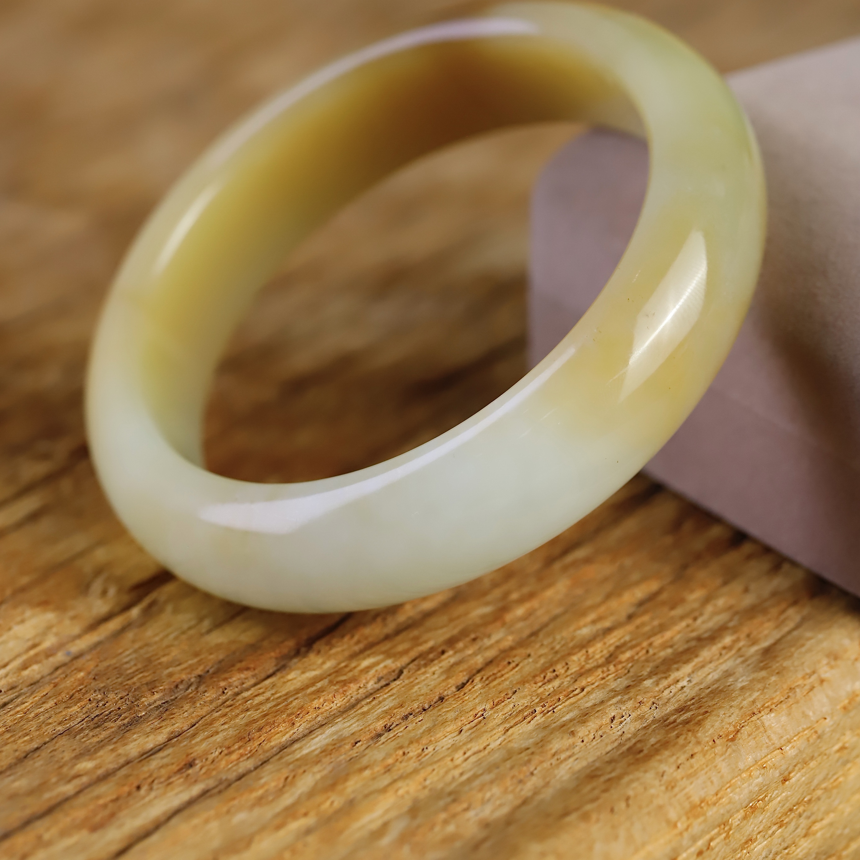 新疆和田玉糖白玉手镯正圈